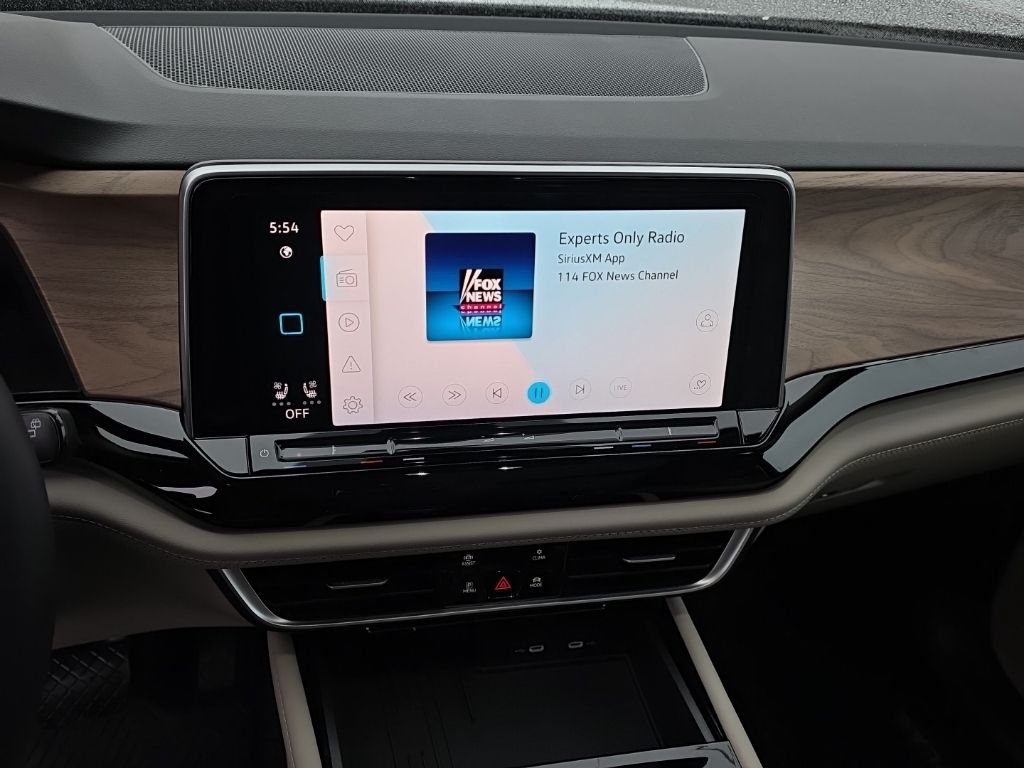 2026 Volkswagen Atlas 2.0T SE w/Technology White/off-white at Sutliff Volkswagen