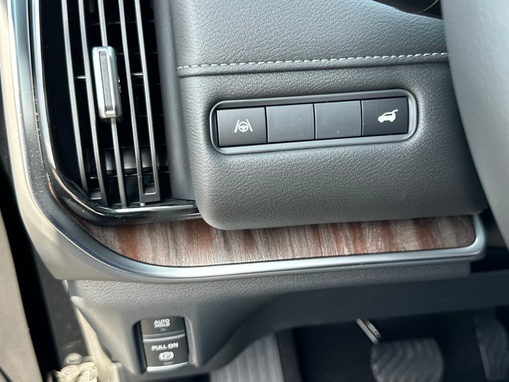 2025 Nissan Armada SL photo