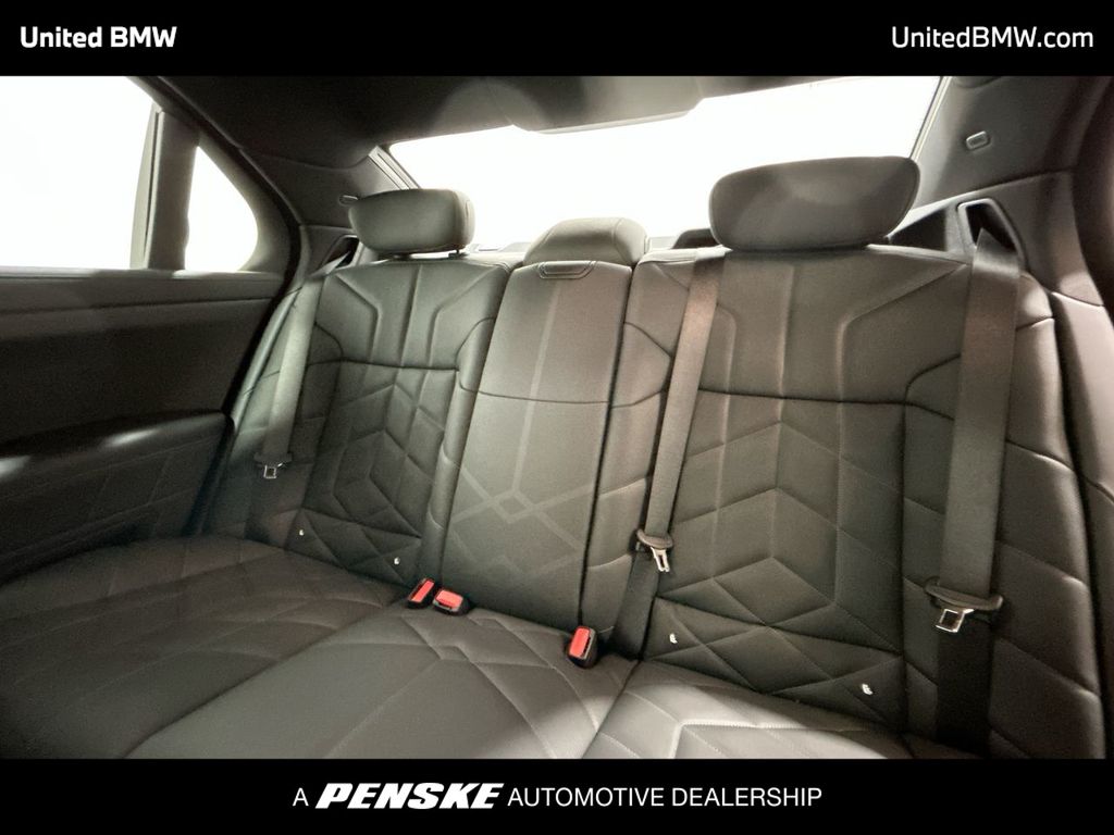 2025 BMW 7 Series 760i xDrive 21