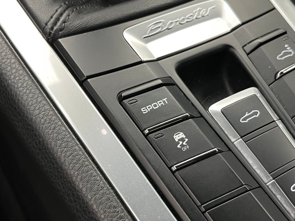 Thumbnail: 2013 Porsche Boxster - 16