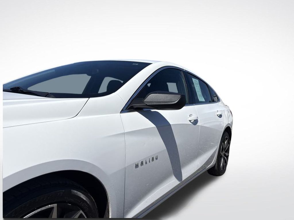 2019 Summit White Chevrolet Malibu RS FWD Sedan