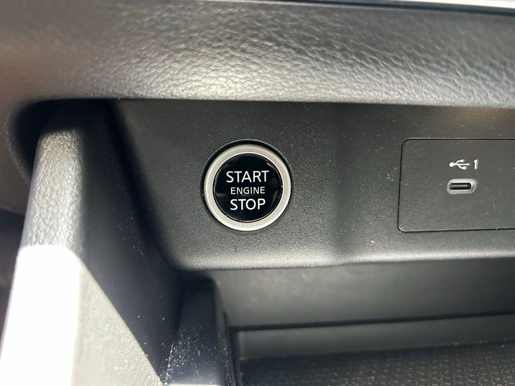 2021 Nissan Rogue SV 22