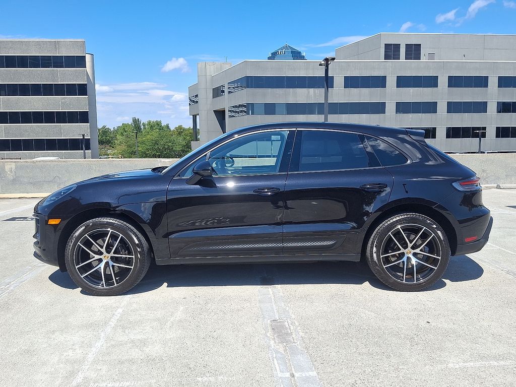Thumbnail: 2025 Porsche Macan - 2