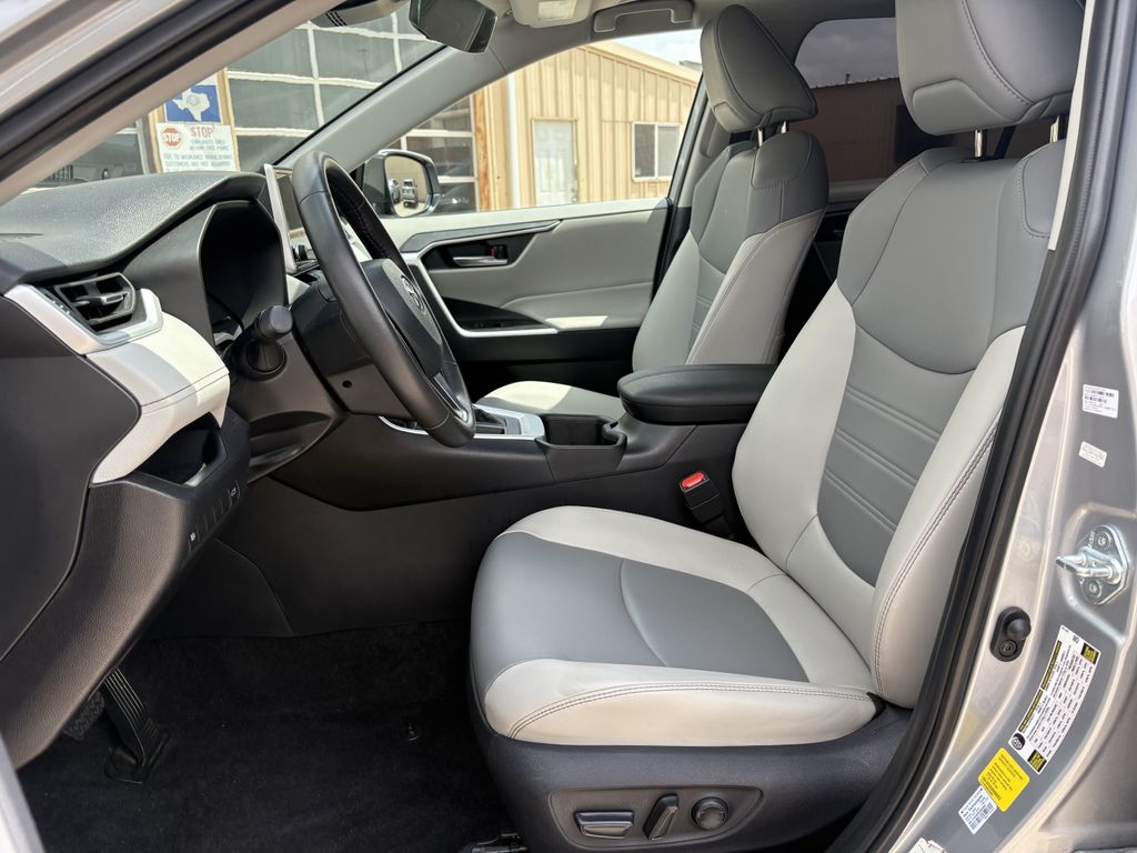 2024 Toyota RAV4 XLE Premium - 11