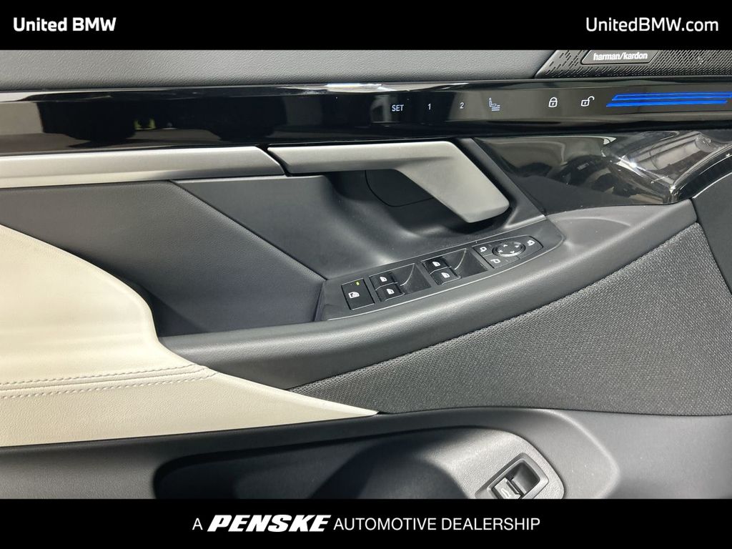 Thumbnail: 2025 BMW 5 Series - 11