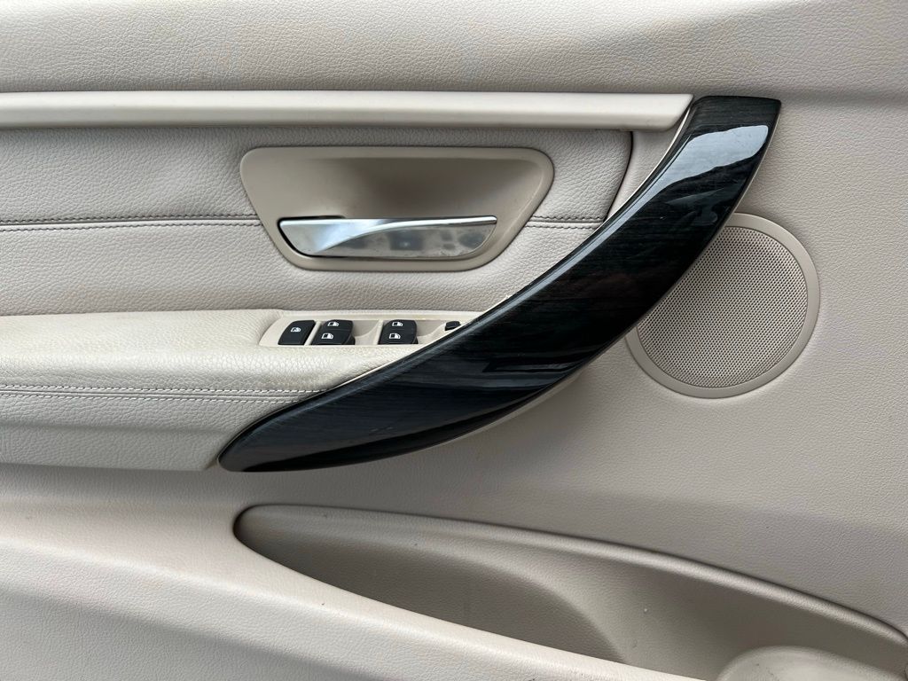 Thumbnail: 2013 BMW 3 Series - 20