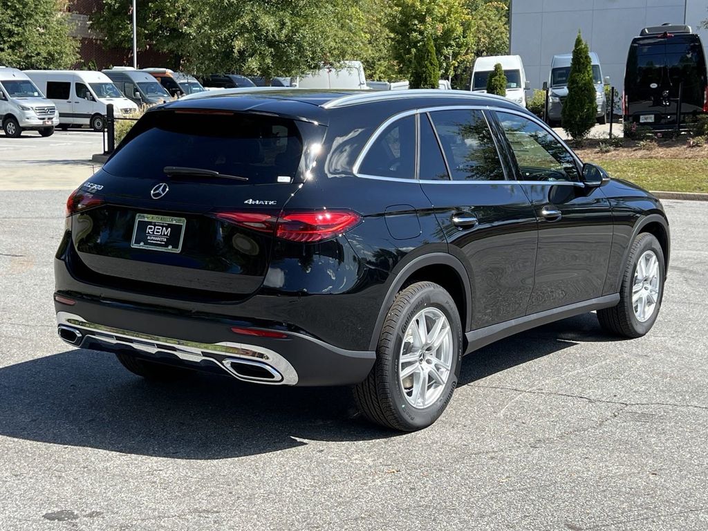 2025 Mercedes-Benz GLC GLC 300 8