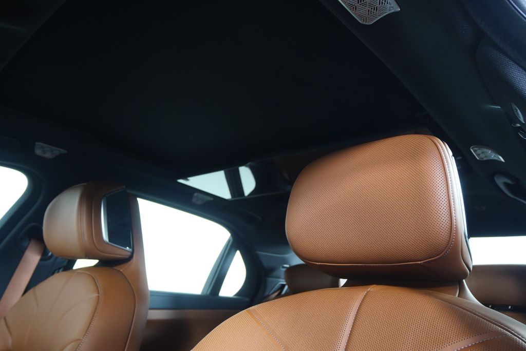 Thumbnail: 2026 BMW 7 Series - 13