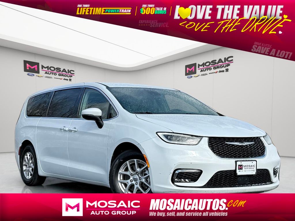 Used 2023 Chrysler Pacifica Touring L Vans