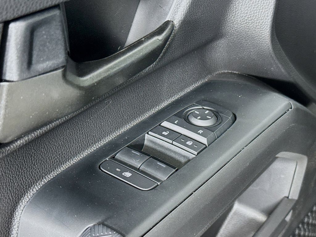 2025 Toyota Tacoma TRD PreRunner - Photo 13