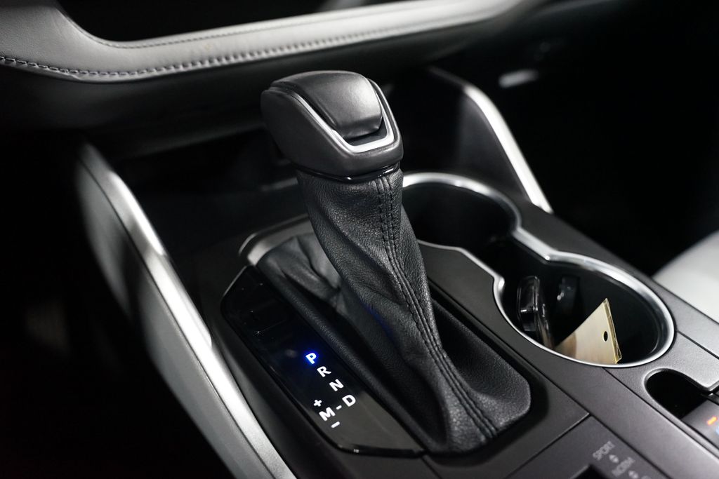 Thumbnail: 2020 Toyota Highlander - 21