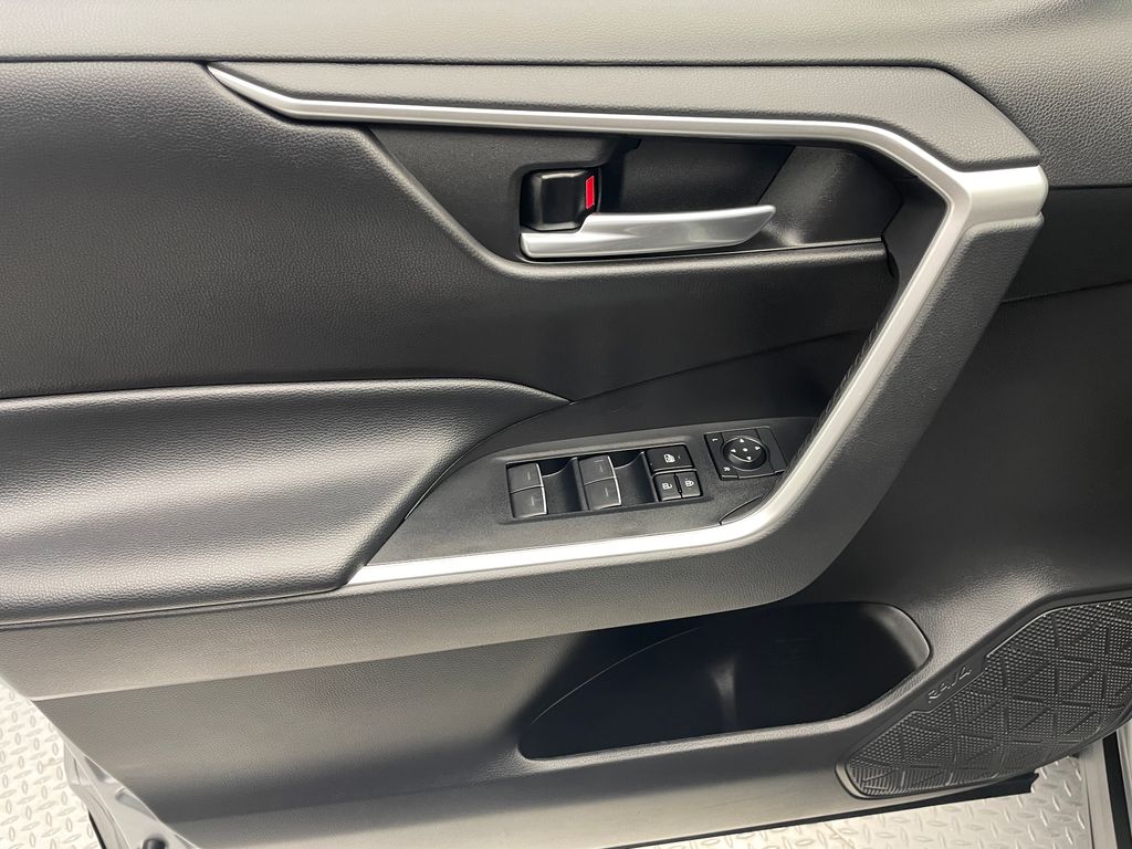 2023 Toyota RAV4 XLE 9