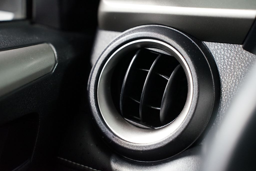 Thumbnail: 2017 Toyota RAV4 - 25