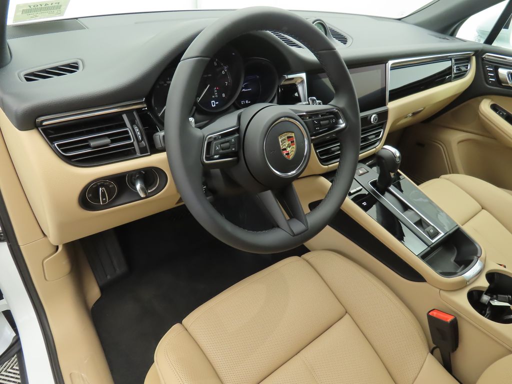 Thumbnail: 2025 Porsche Macan - 4