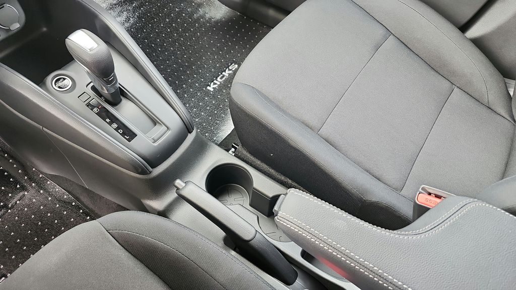 2025 Nissan Kicks Play