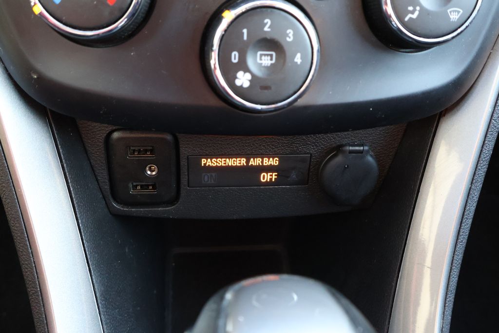 Thumbnail: 2020 Chevrolet Trax - 25