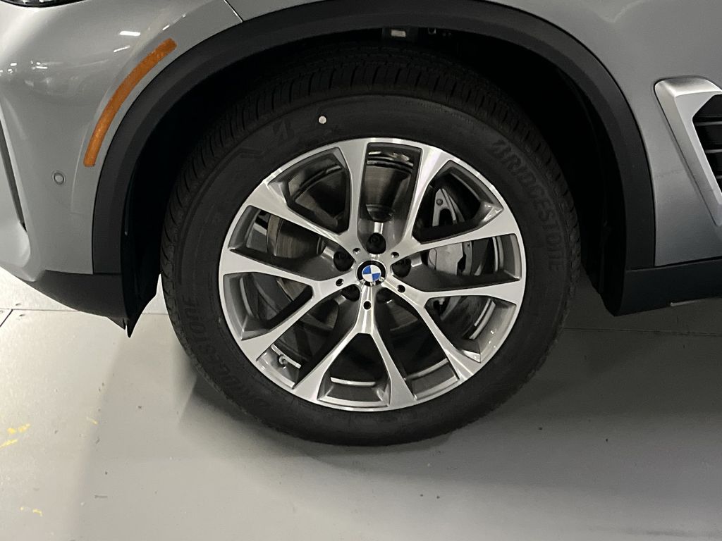 Thumbnail: 2026 BMW X5 - 10