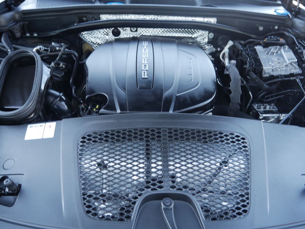 Thumbnail: 2020 Porsche Macan - 12