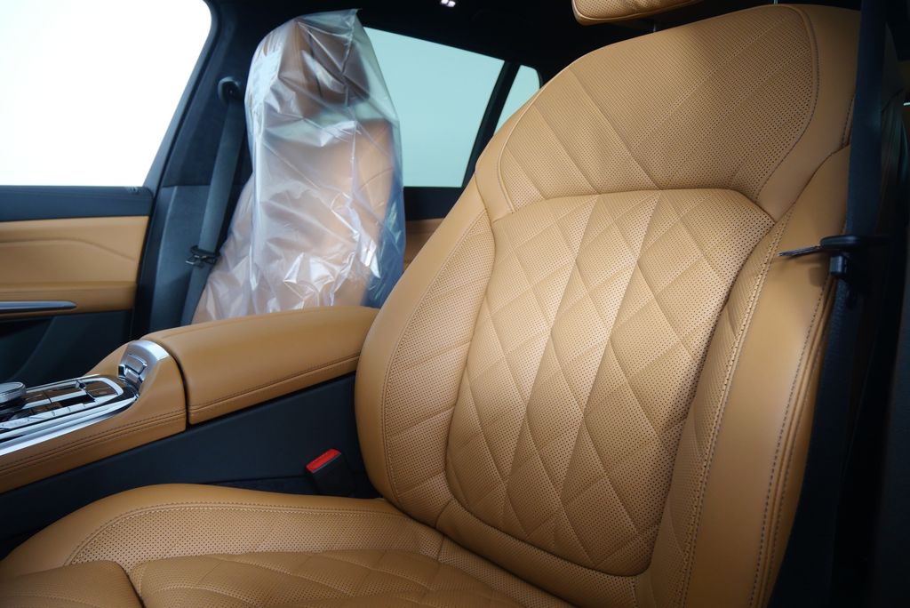 Thumbnail: 2026 BMW X7 - 11