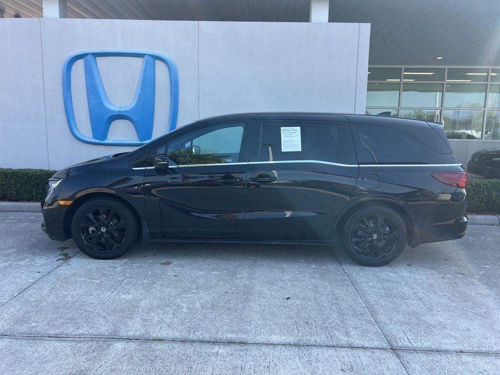 View vehicle photo 5