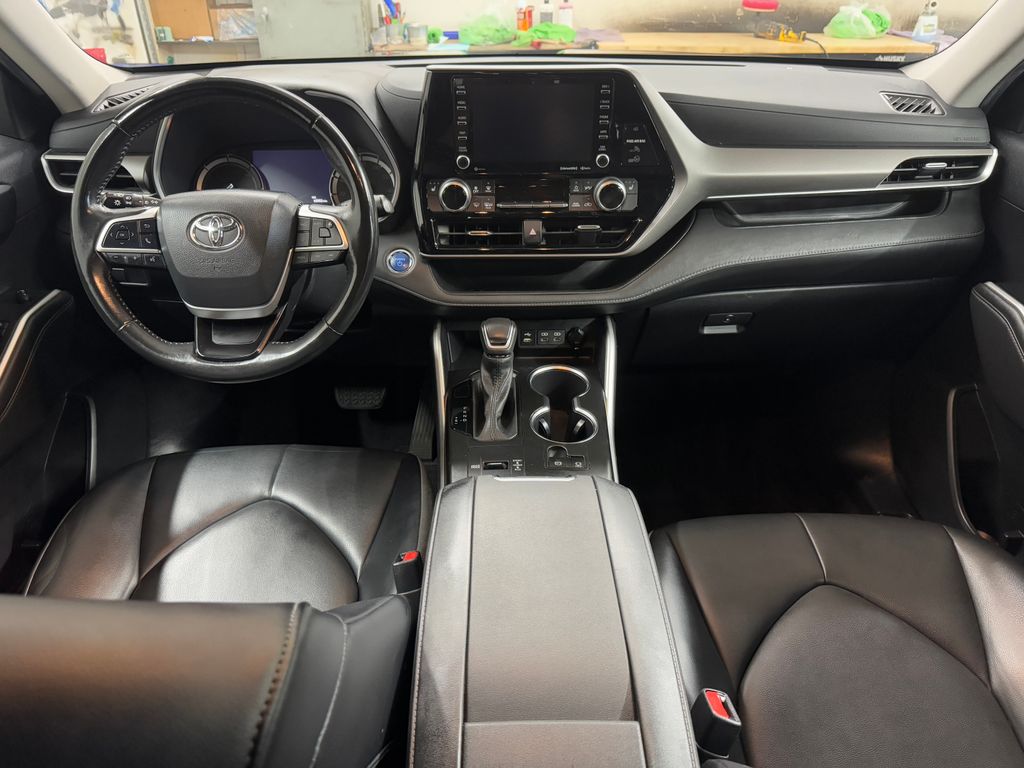 2022 Toyota Highlander Hybrid XLE