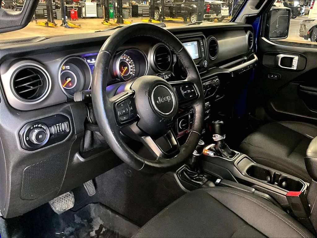 2019 Jeep Wrangler — photo 8