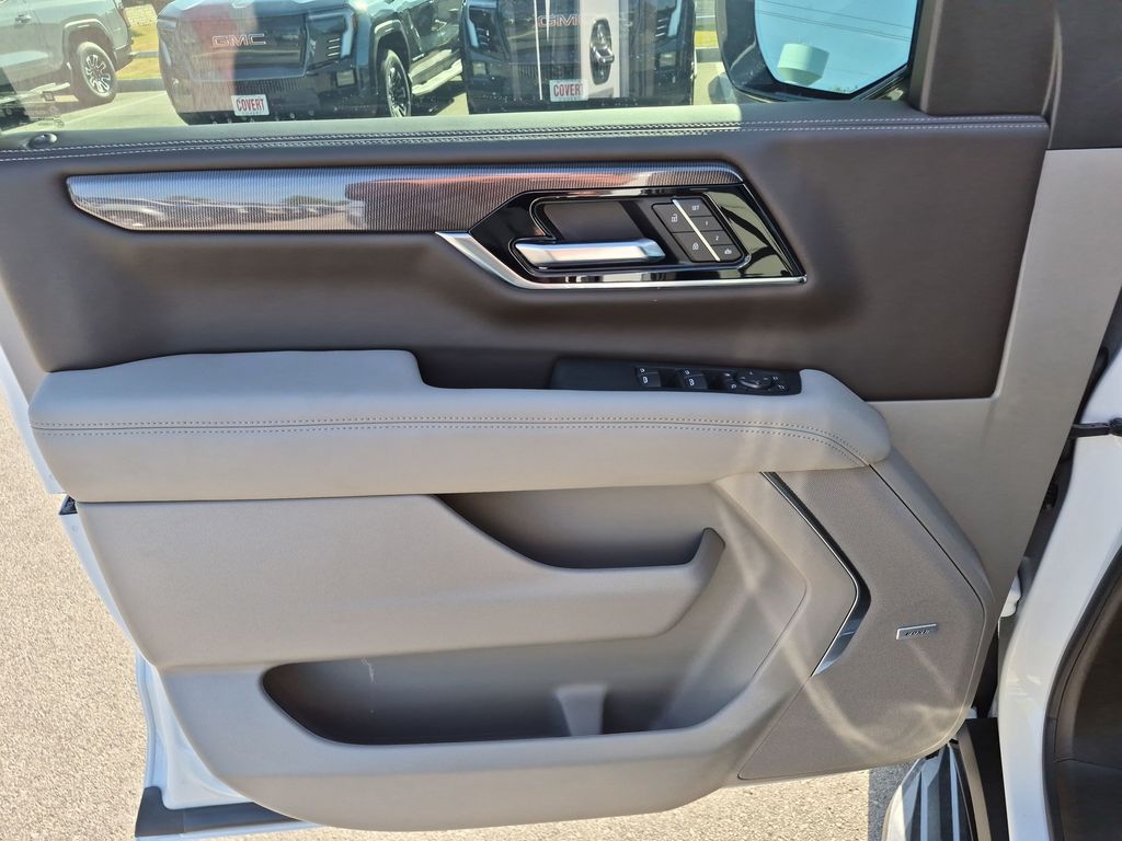 New 2026 White GMC Elevation image 18
