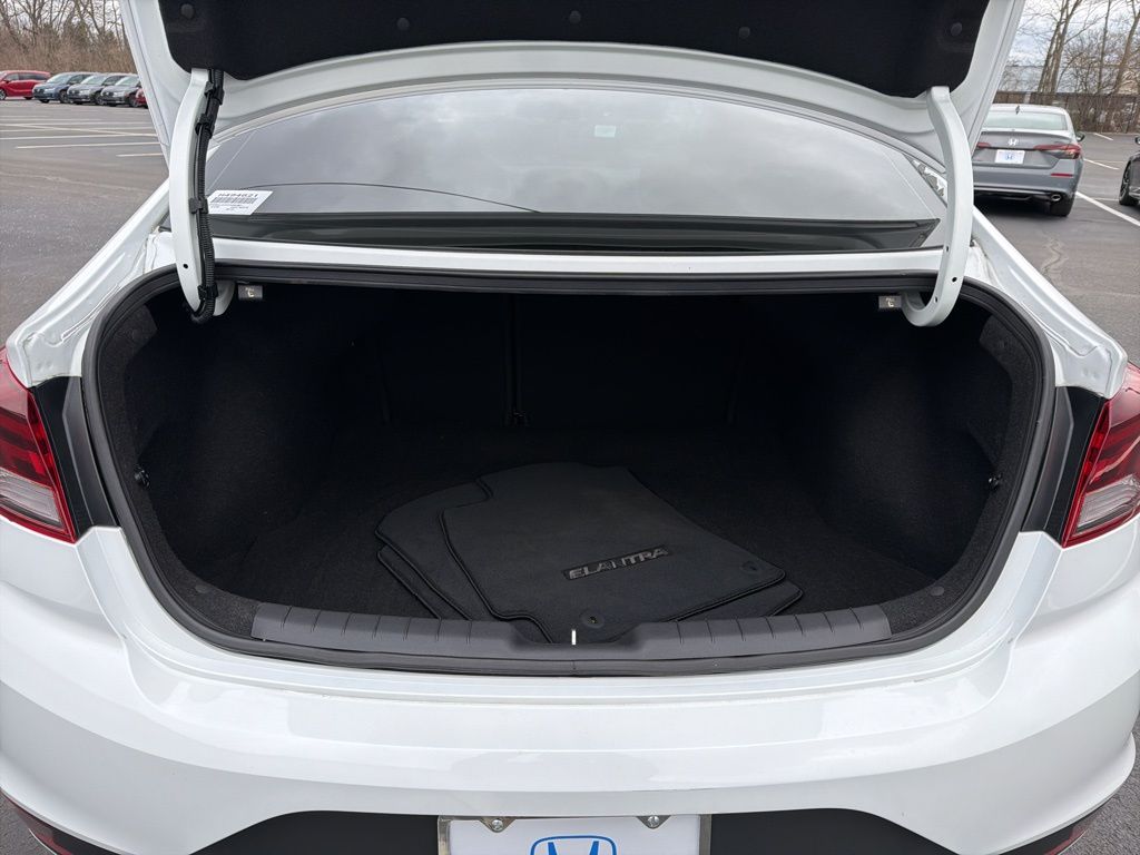 Thumbnail: 2019 Hyundai Elantra - 21