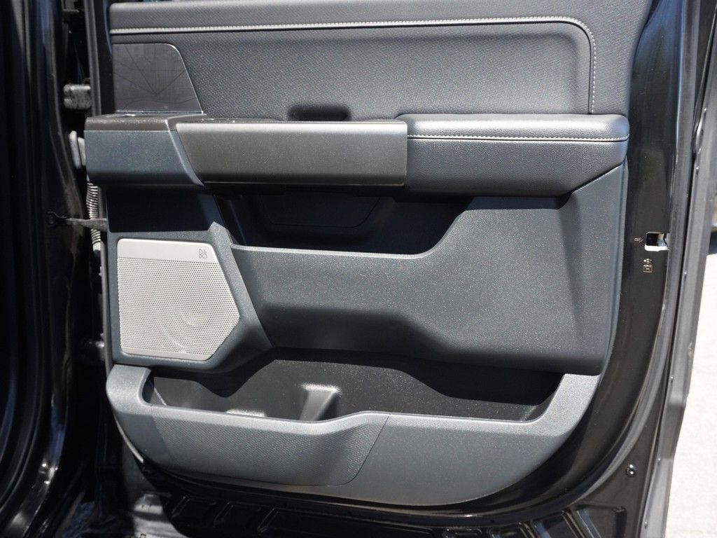 Used 2023 Black Ford XLT image 28