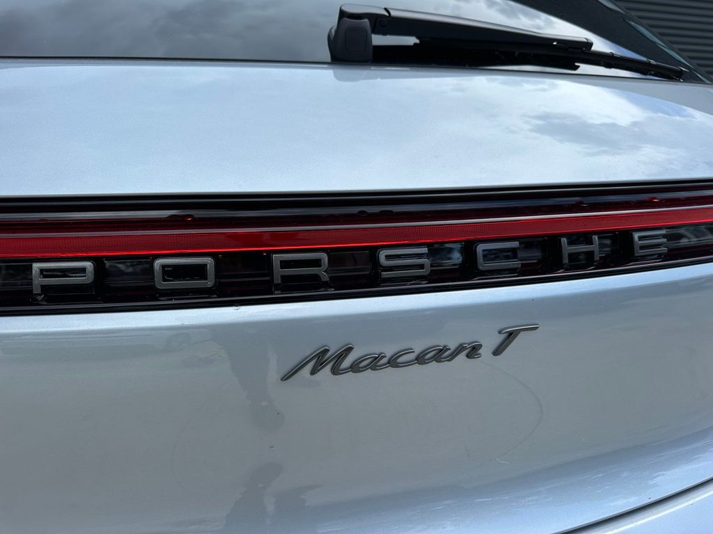 Thumbnail: 2025 Porsche Macan - 12