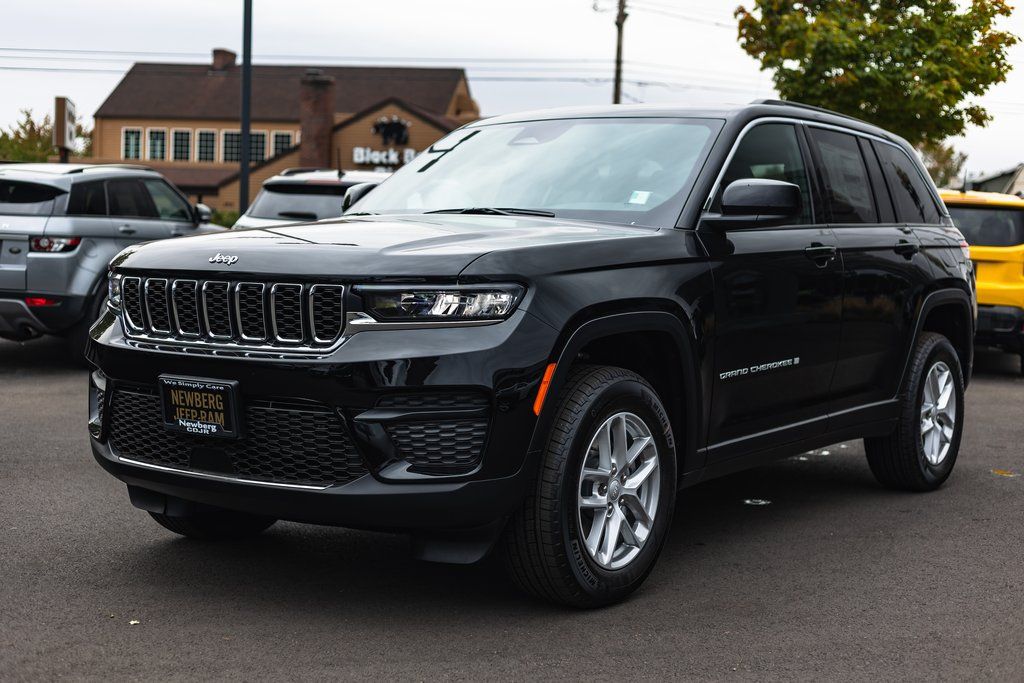 2025 Jeep Grand Cherokee Laredo X thumbnail 4