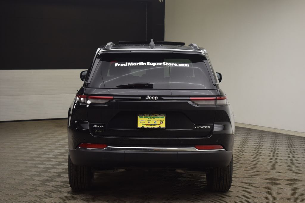 new 2025 Jeep Grand Cherokee car, priced at $43,897