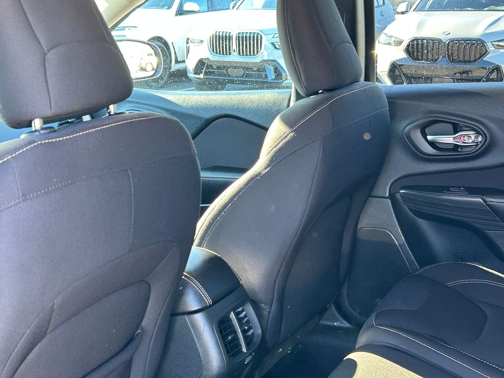 Thumbnail: 2016 Jeep Cherokee - 29