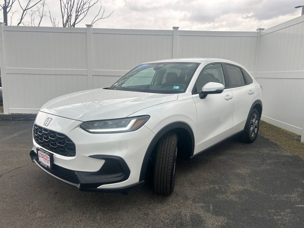 View vehicle photo 3