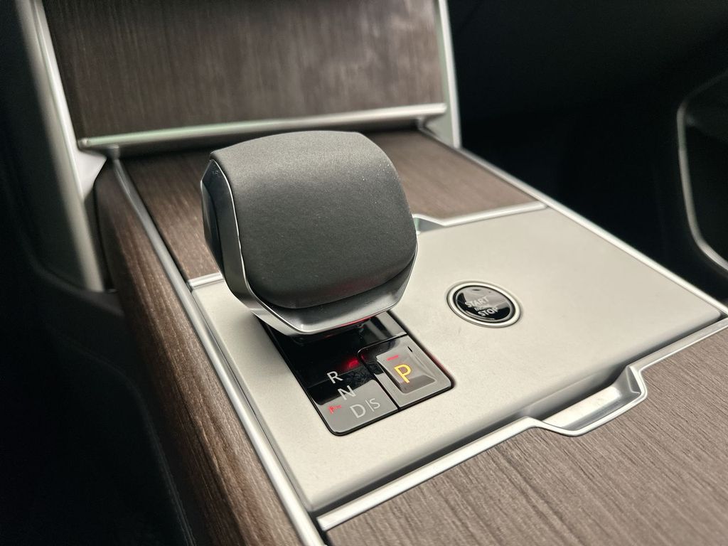 Thumbnail: 2025 Land Rover Range Rover - 11
