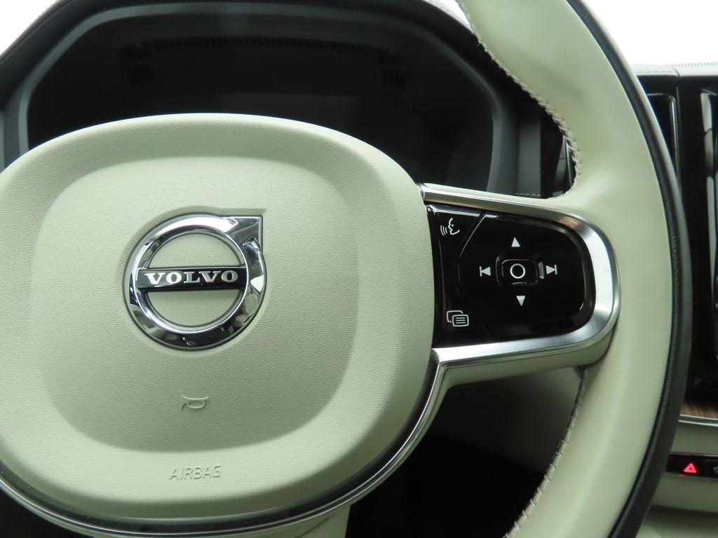 Thumbnail: 2019 Volvo XC60 - 12