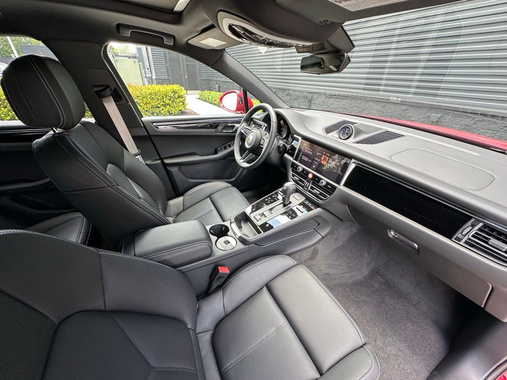 Thumbnail: 2026 Porsche Macan - 19