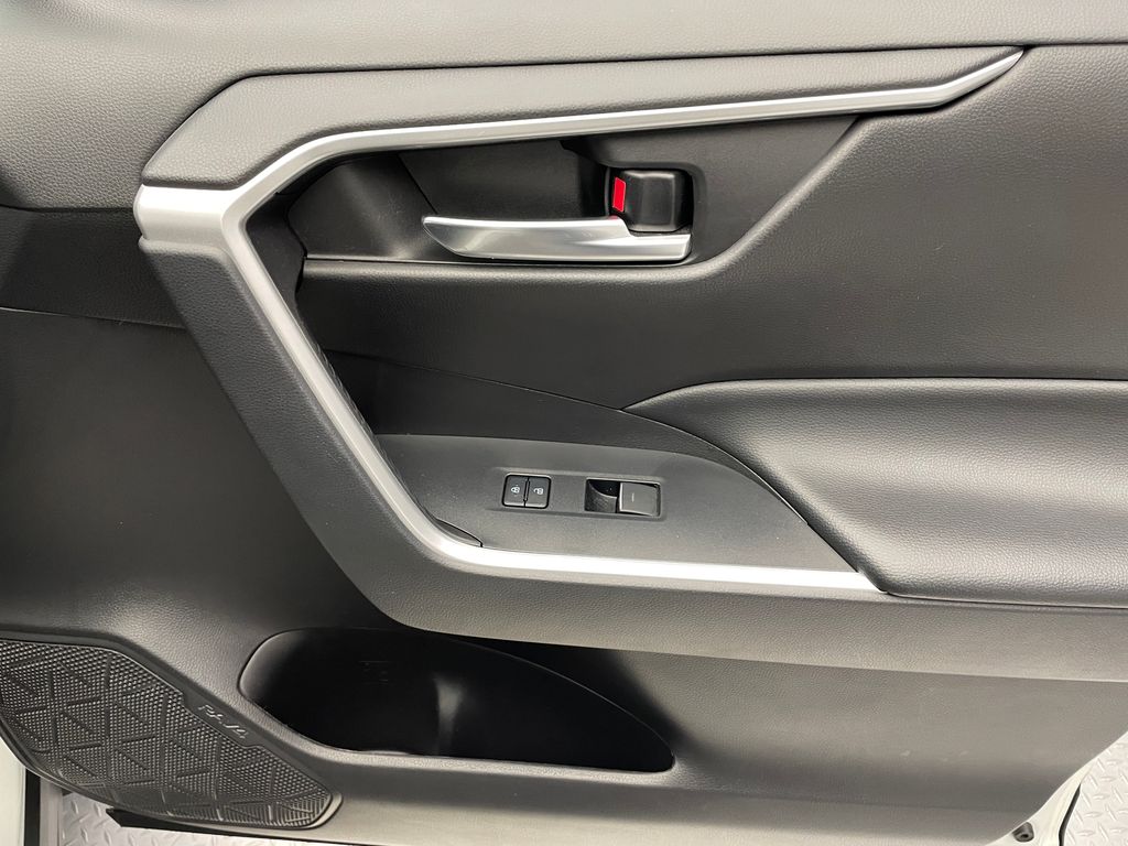 2022 Toyota RAV4 XLE 15