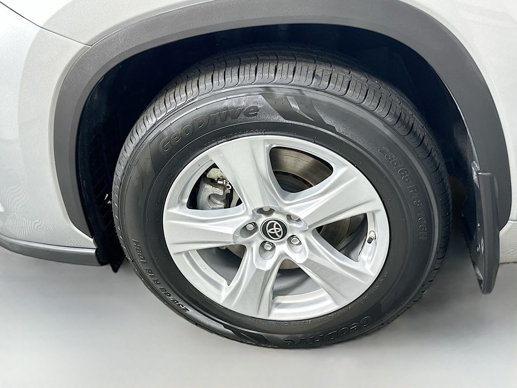 Thumbnail: 2024 Toyota Highlander - 32