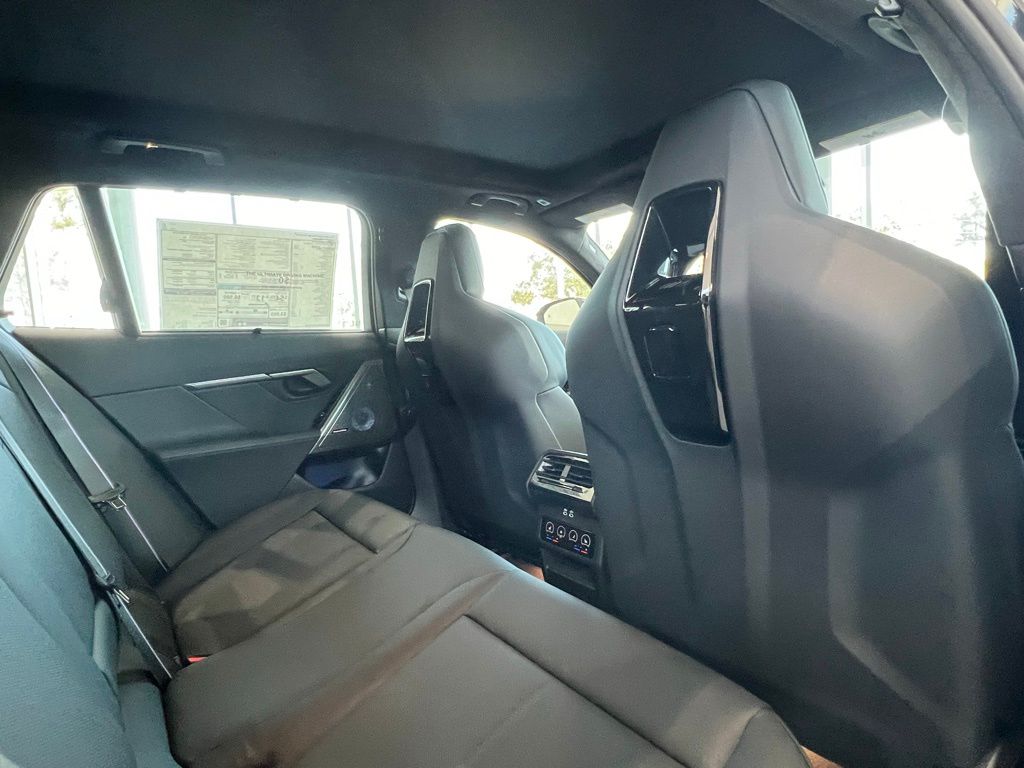 Thumbnail: 2026 BMW M5 - 9