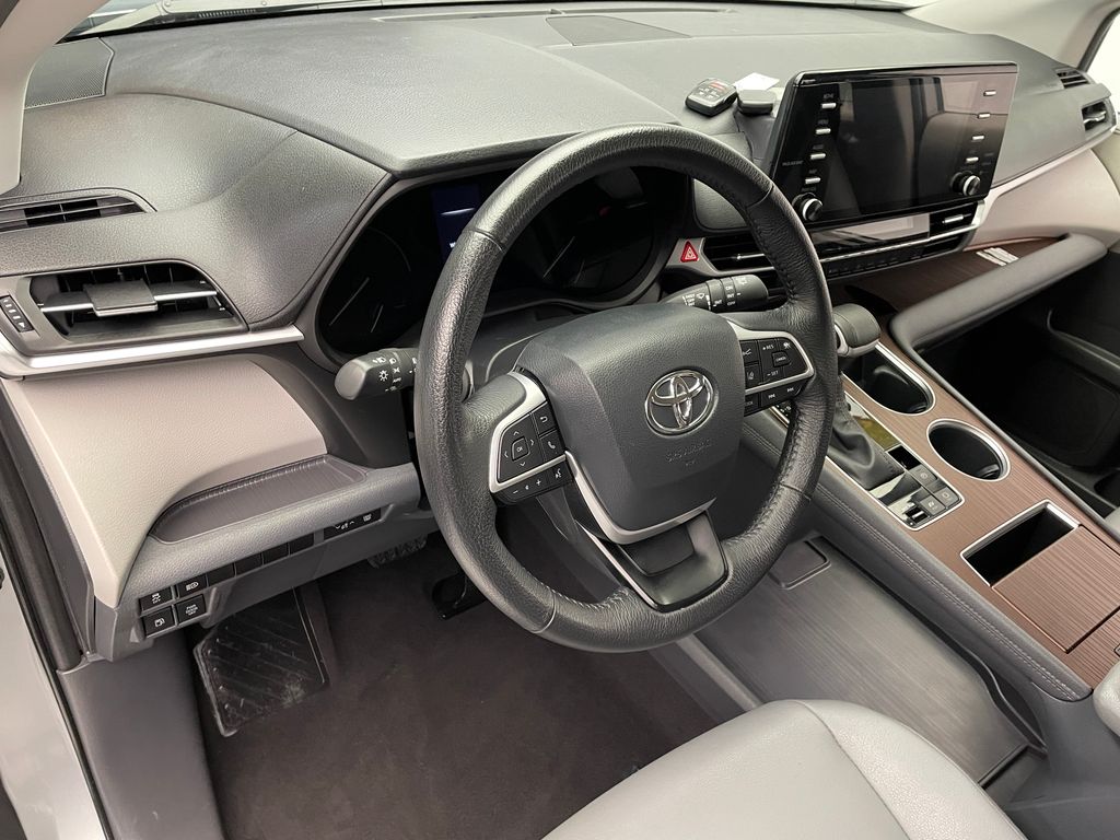 Thumbnail: 2023 Toyota Sienna - 11