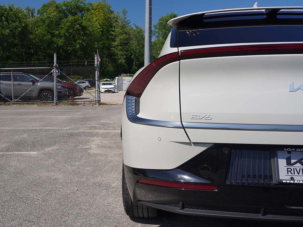 Used 2024 White Kia Wind image 14