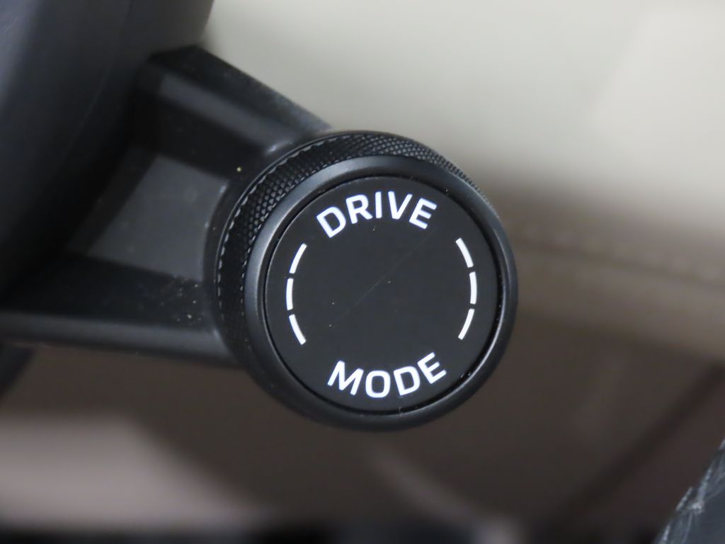 Thumbnail: 2023 Porsche Taycan - 21