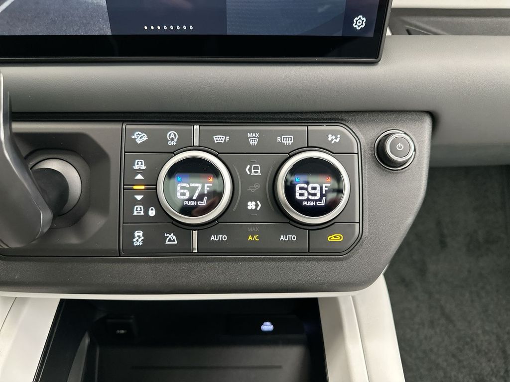 Thumbnail: 2025 Land Rover Defender - 18