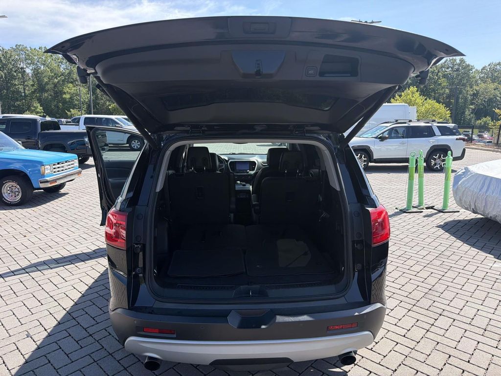 Used 2017 Black GMC SLT-2 image 26