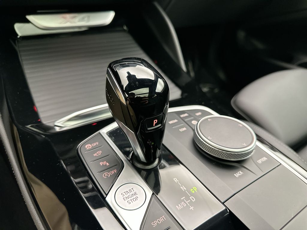 Thumbnail: 2025 BMW X4 - 12