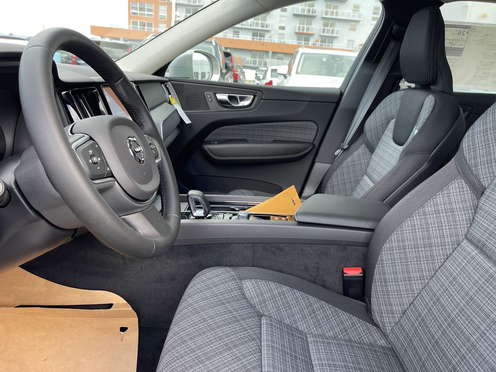 2023 Volvo XC60 B5 Core photo