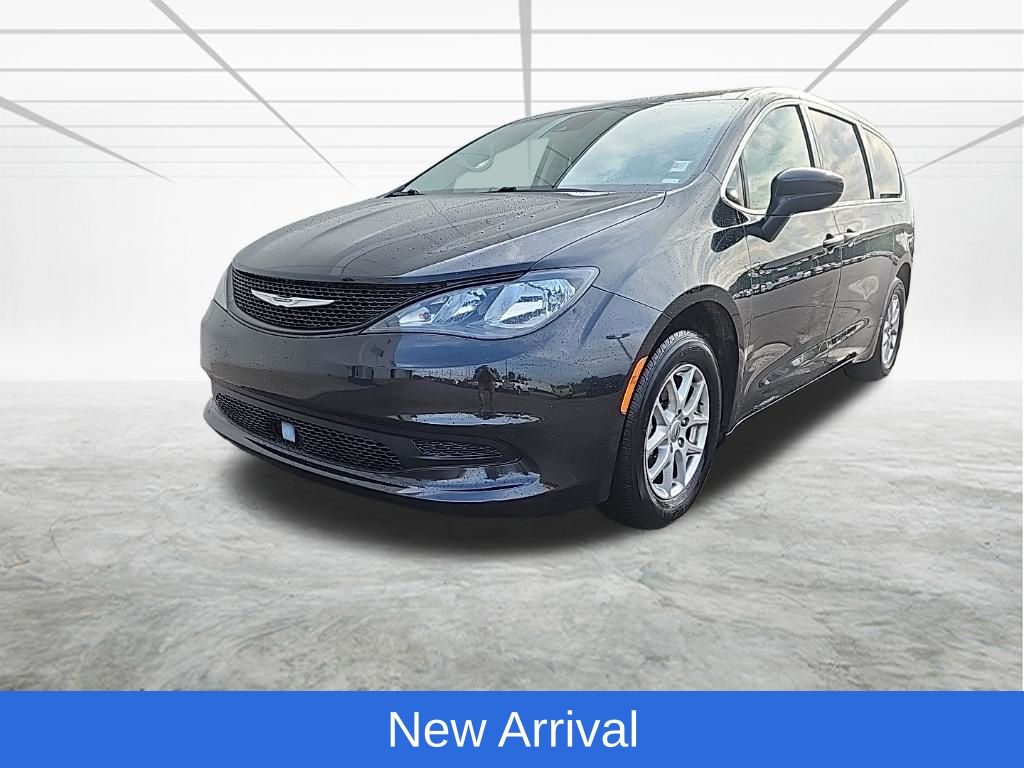 Brilliant Black Crystal Pearlcoat 2023 Chrysler Voyager Minivan Front-Wheel Drive 9-Speed Automatic