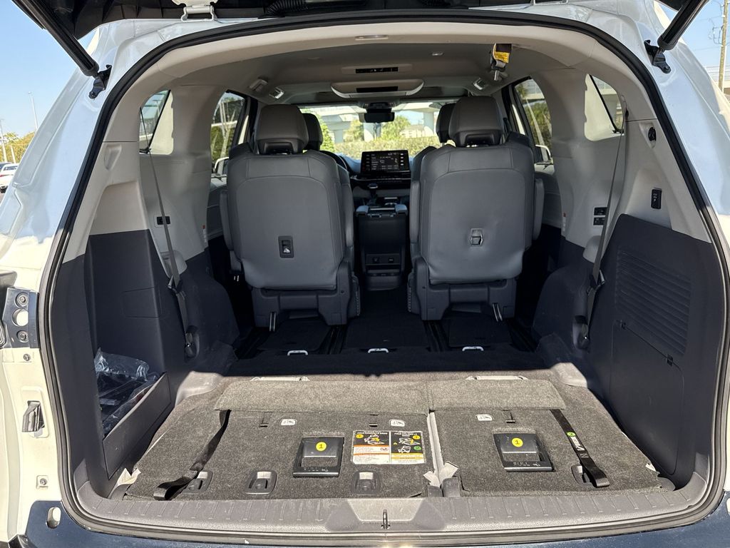 Thumbnail: 2021 Toyota Sienna - 13