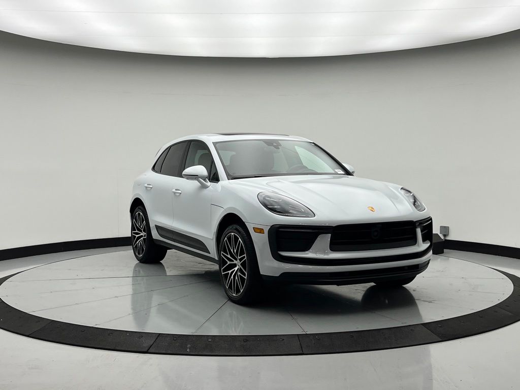 Thumbnail: 2026 Porsche Macan - 7